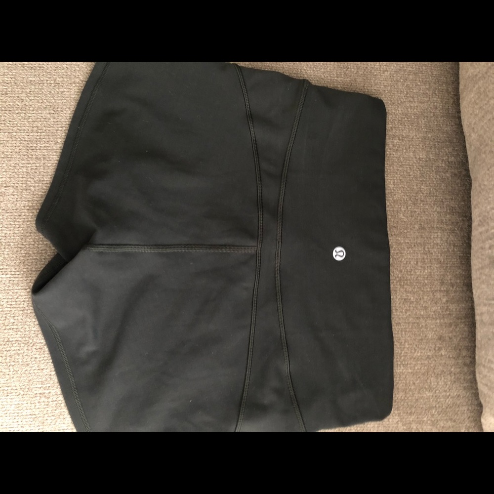 Lululemon  size 8- in movement shorts
